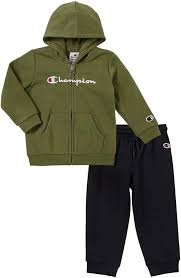 Conjunto Champion Niño: Estilo y Comodidad para Pequeños